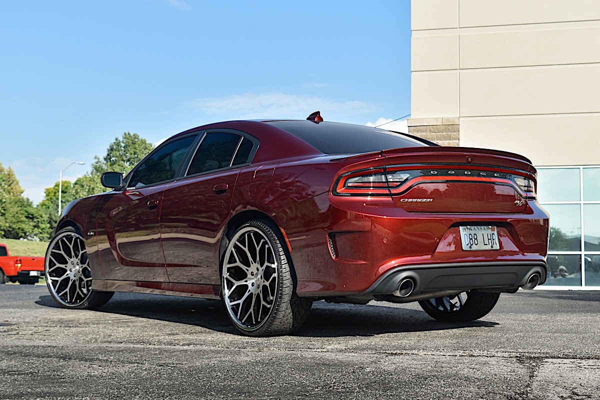 Dodge Charger with Giovanna Wheels Nove FF